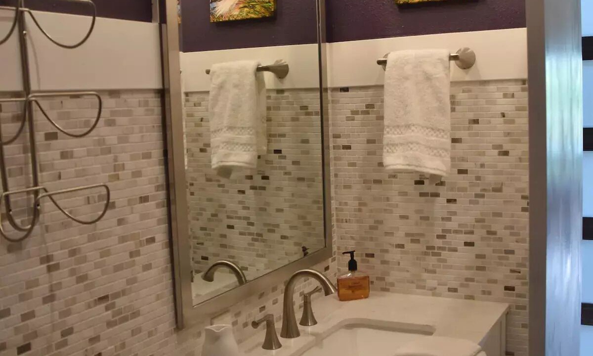 Photo of Bathroom in Avery Park