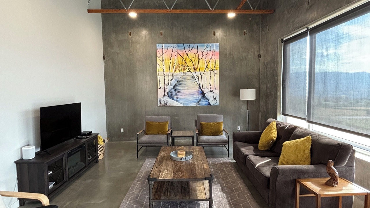 Photo of Livingroom in Okanagan-Similkameen