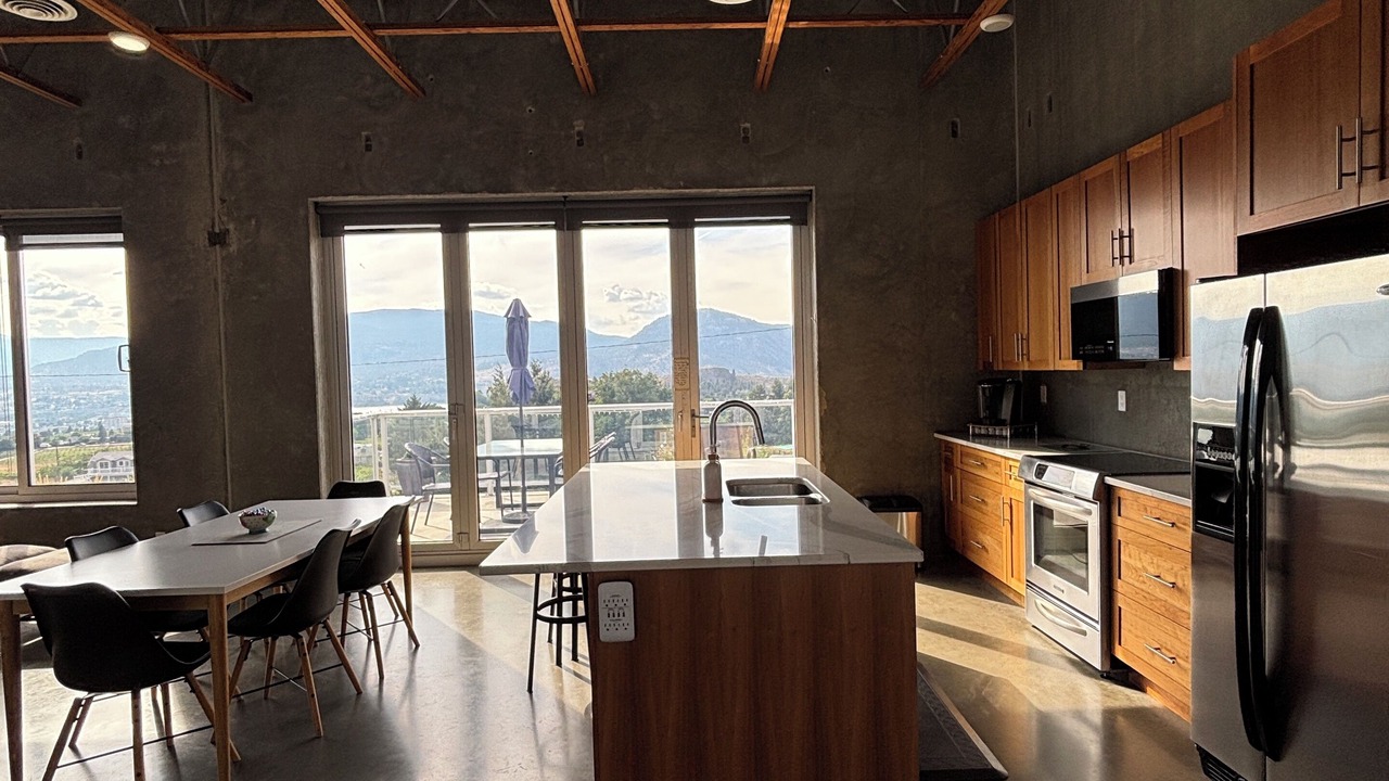 Photo of Kitchen in Okanagan-Similkameen