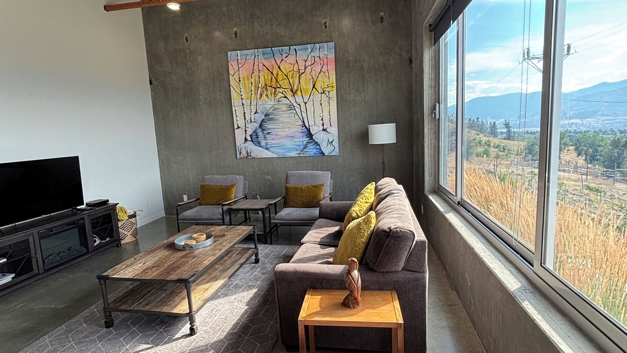 Photo of Livingroom in Okanagan-Similkameen