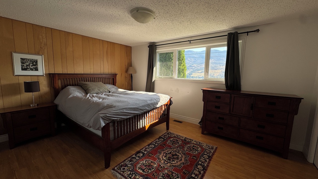 Photo of Bedroom in Okanagan-Similkameen