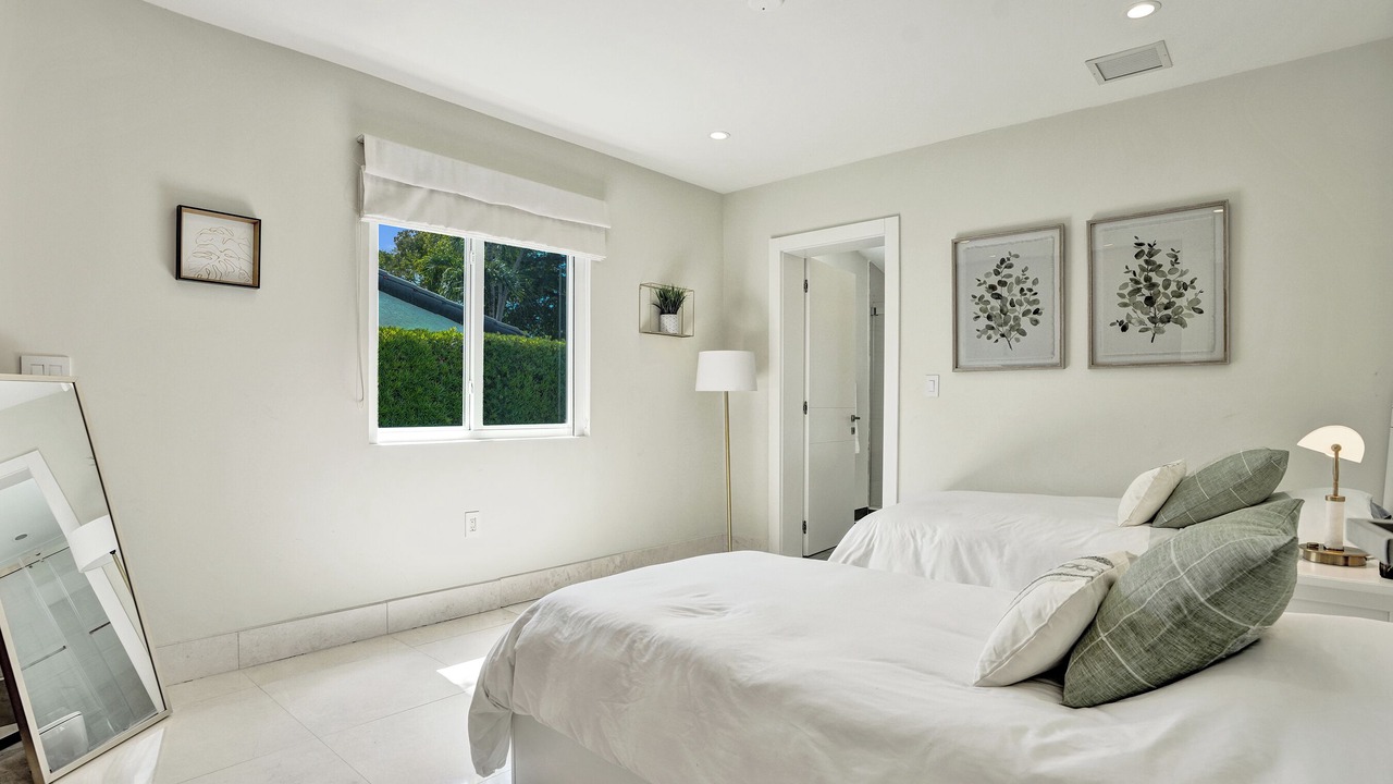 Photo of Bedroom in Coral Way