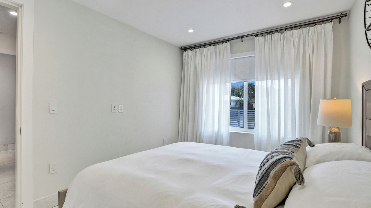 Photo of Bedroom in Coral Way