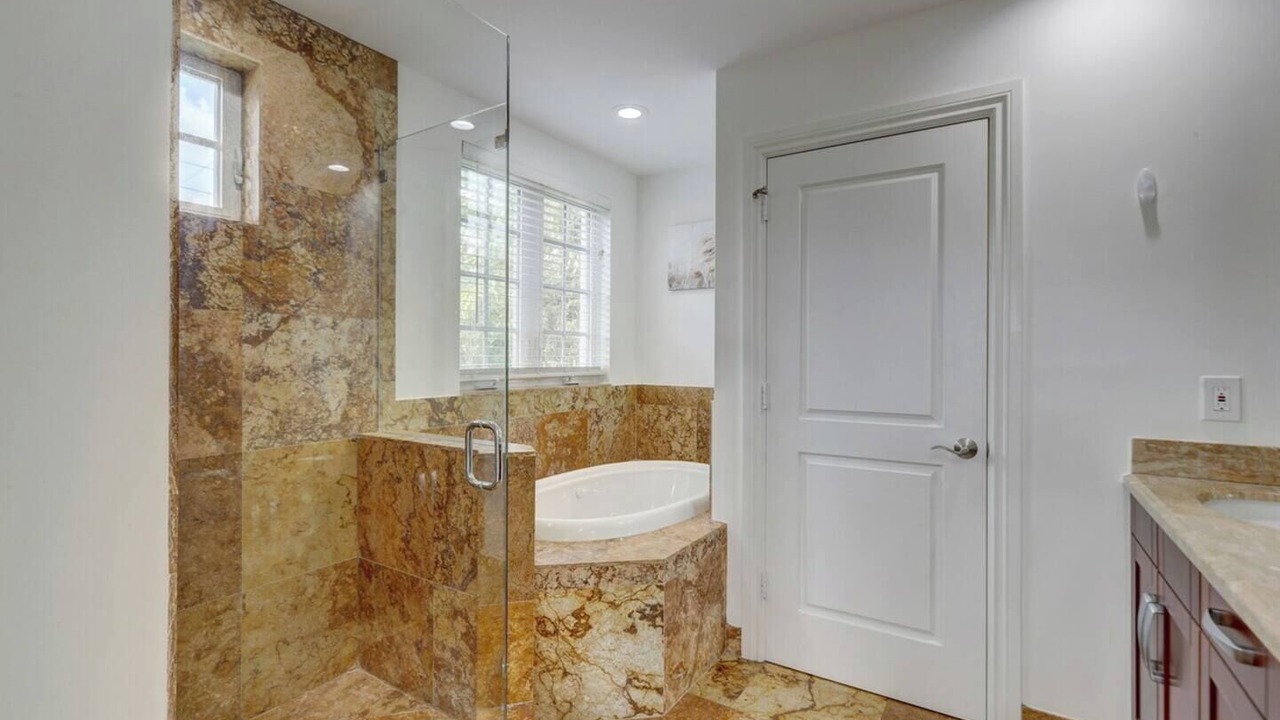 Photo of Bathroom in Colee Hammock