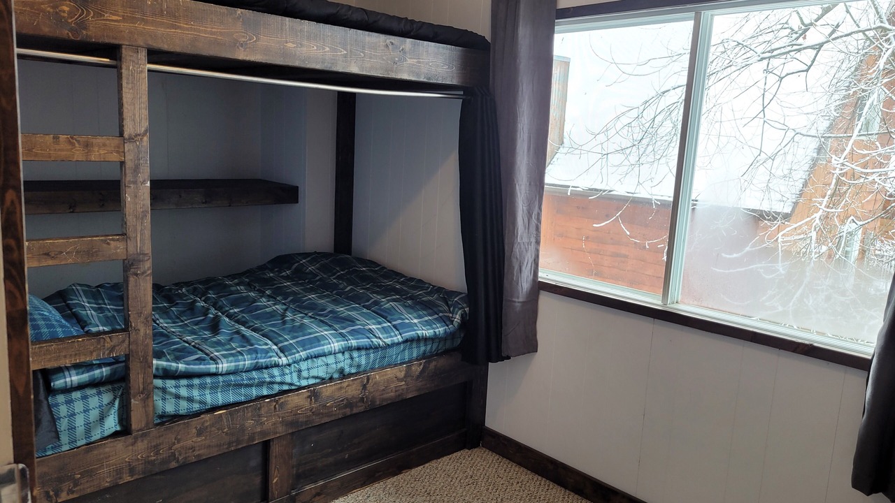 Photo of Bedroom in Division No. 8