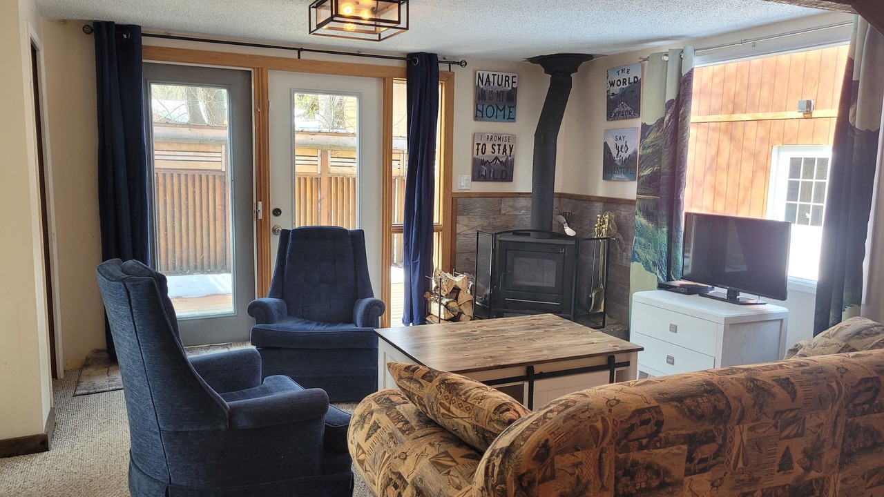 Photo of Livingroom in Division No. 8