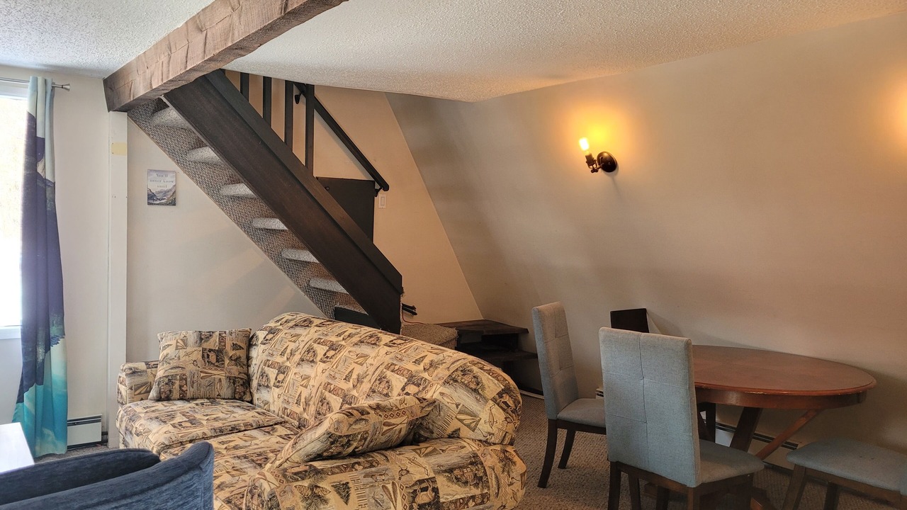 Photo of Livingroom in Division No. 8
