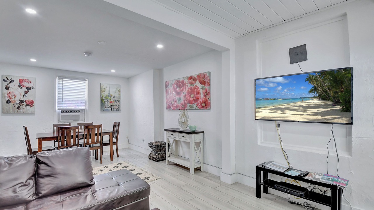 Photo of Livingroom in Pineapple Grove Arts District
