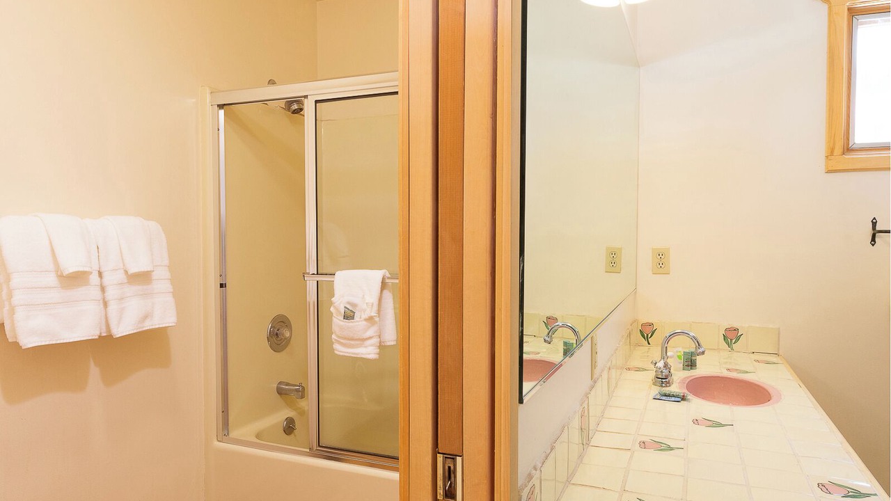 Photo of Bathroom in Red River