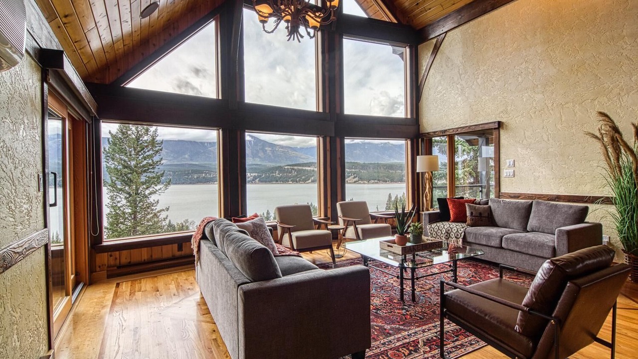 Photo of Livingroom in East Kootenay