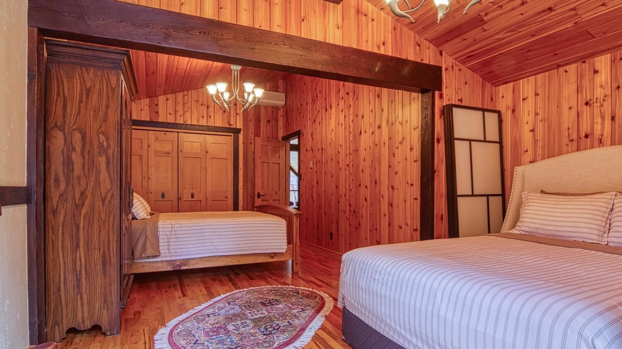 Photo of Bedroom in East Kootenay