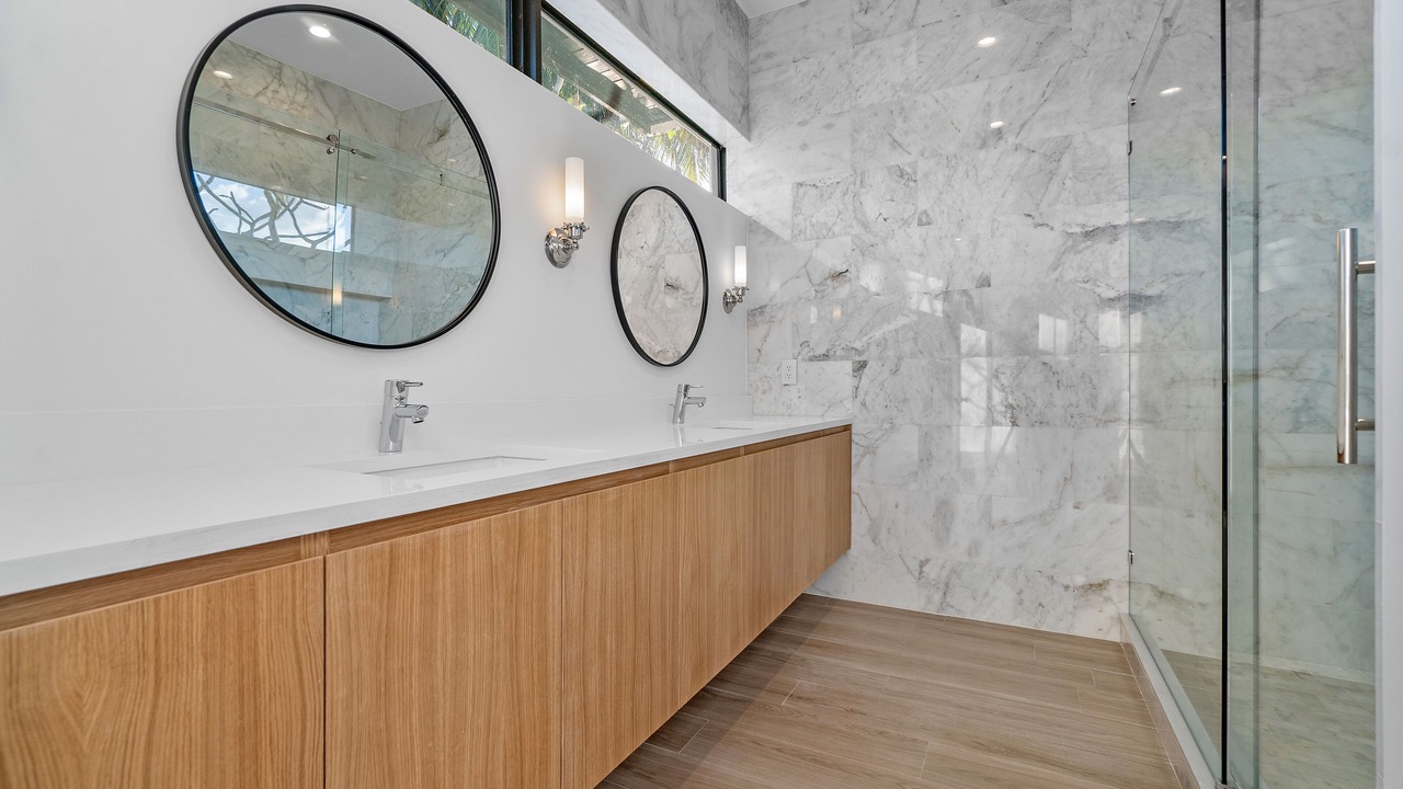 Photo of Bathroom in Garden Isles