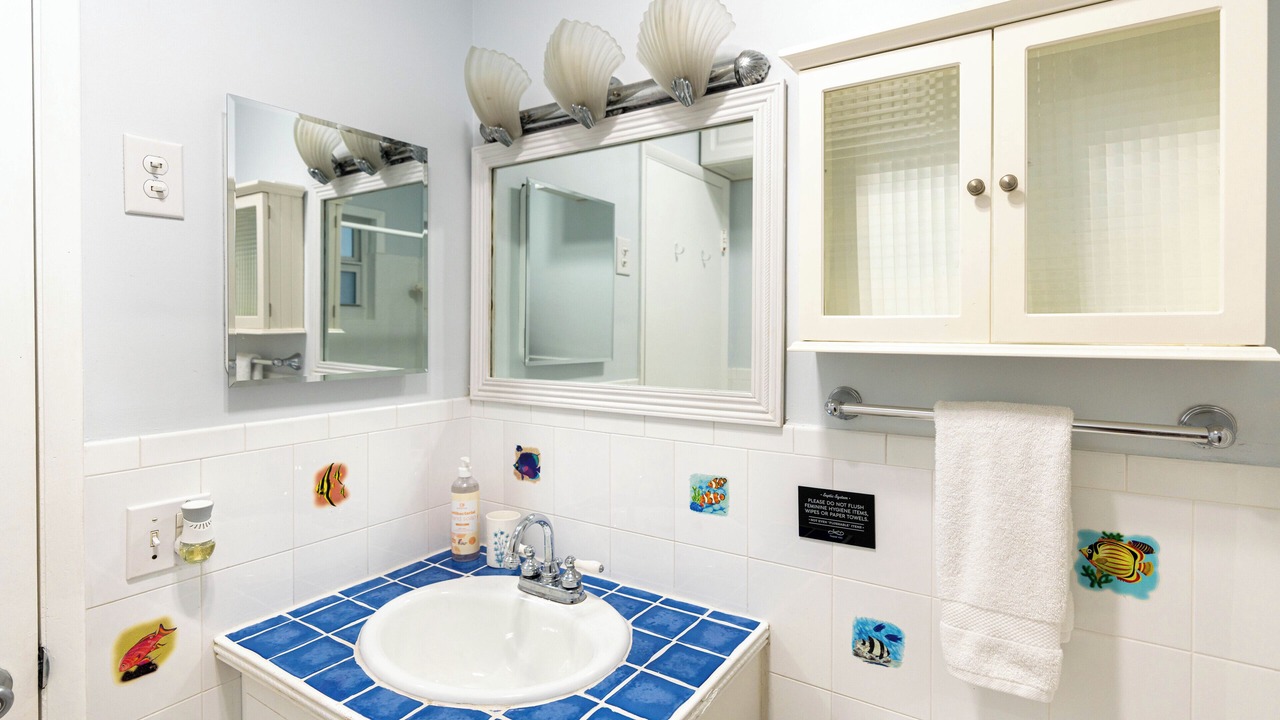 Photo of Bathroom in Garden Isles