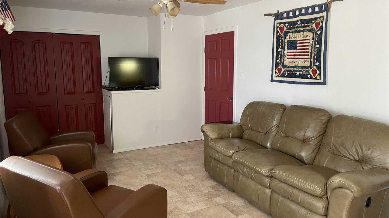 Photo of Livingroom in Lake City