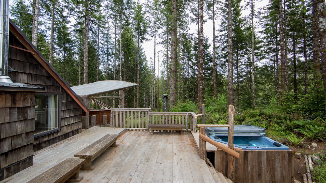 Photo of Patio Balcony in Juan de Fuca Electoral Area