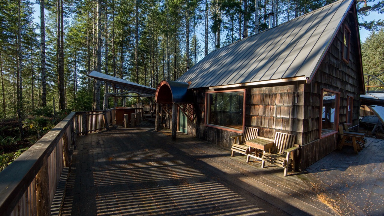Photo of Patio Balcony in Juan de Fuca Electoral Area