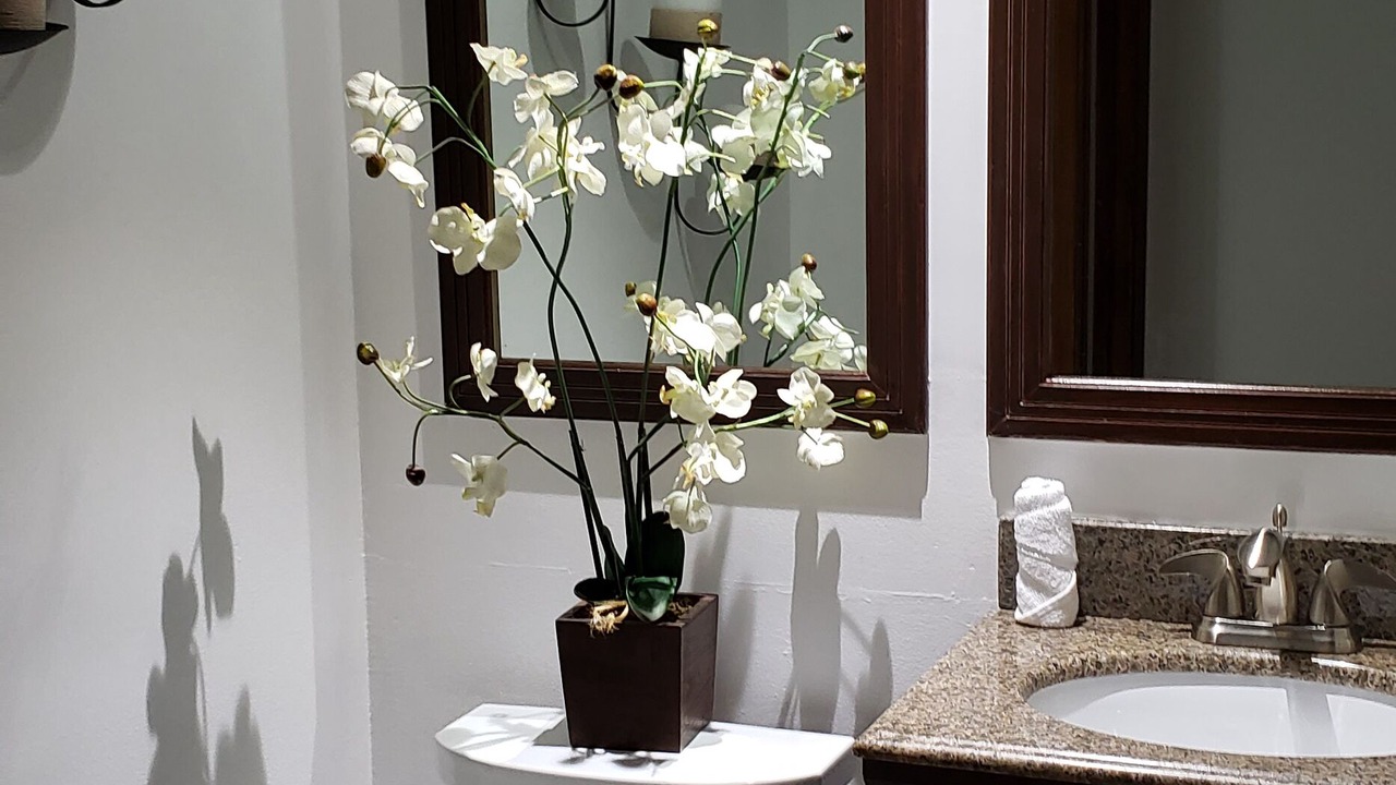 Photo of Bathroom in Greenview Shores