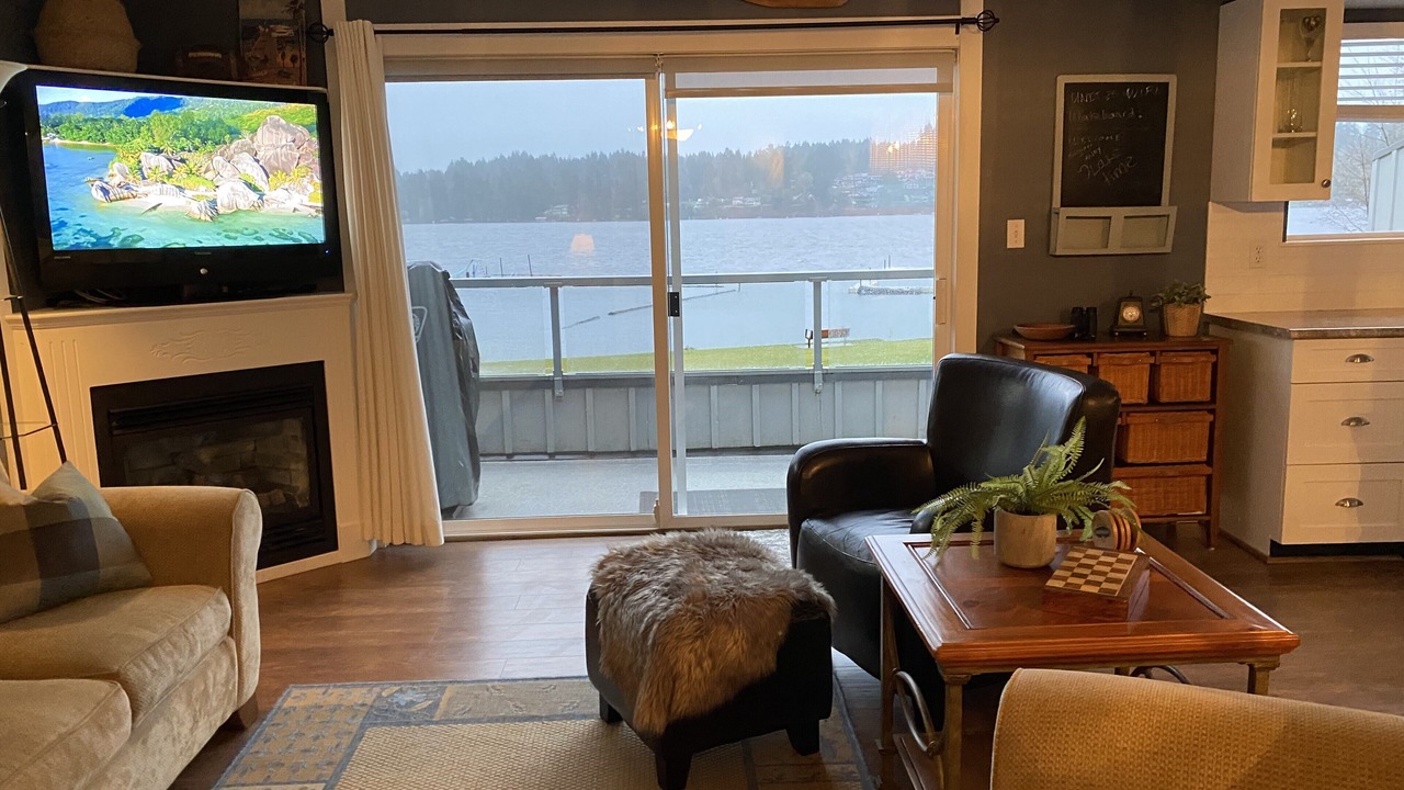 Photo of Livingroom in Shawnigan Lake