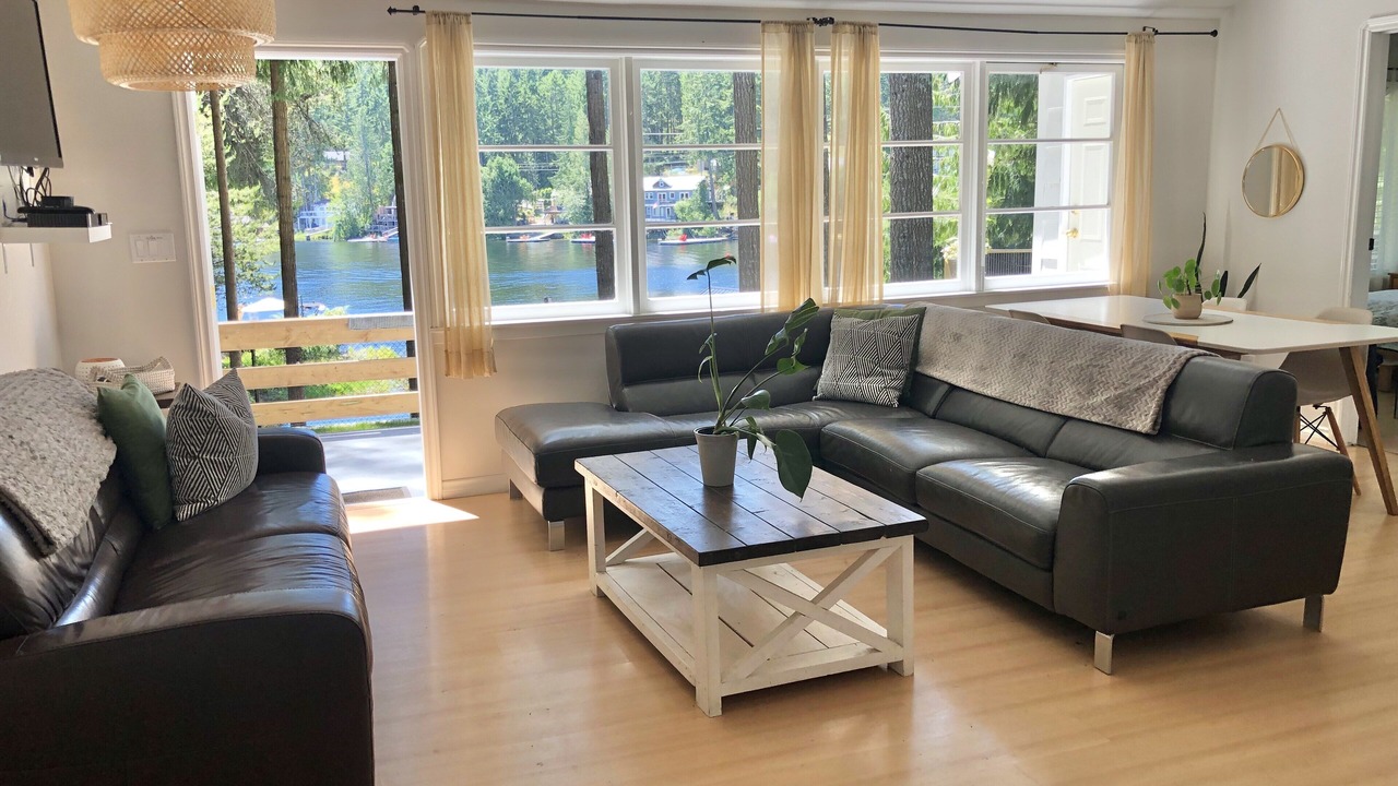 Photo of Livingroom in Shawnigan Lake