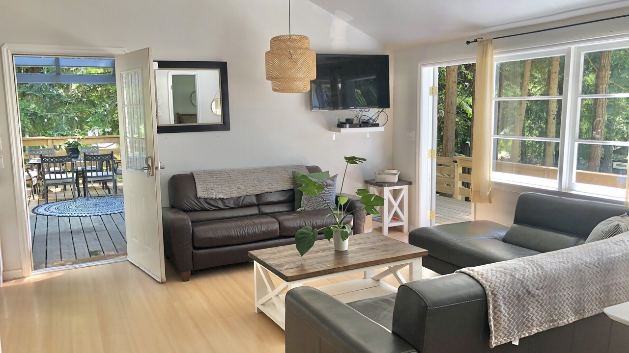 Photo of Livingroom in Shawnigan Lake
