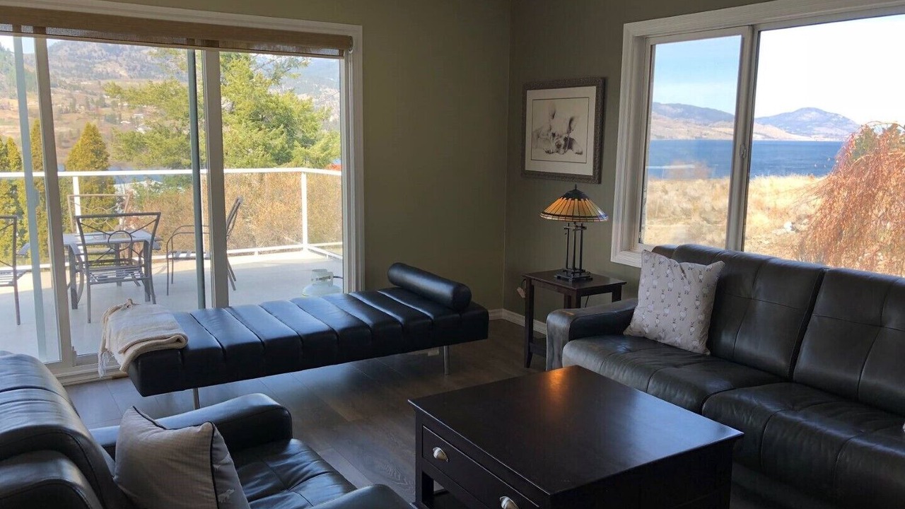 Photo of Livingroom in Okanagan-Similkameen