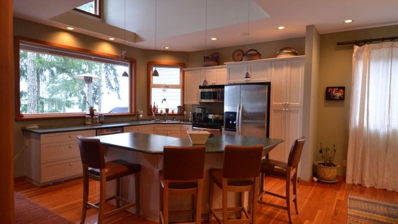 Photo of Kitchen in Shawnigan Lake