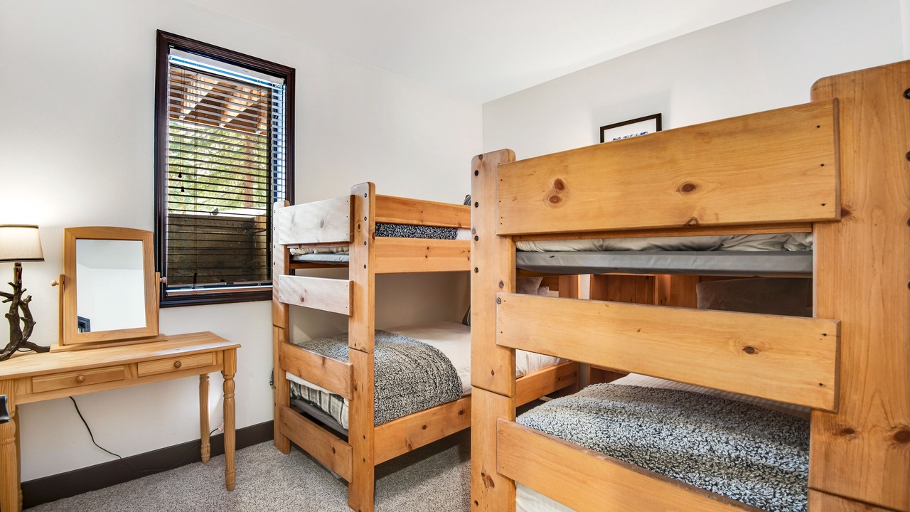 Photo of Bedroom in Peak 8