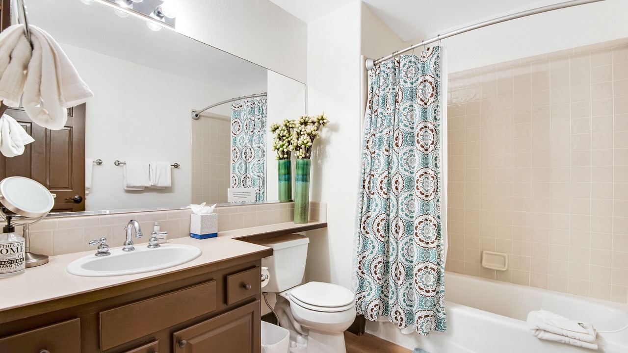 Photo of Bathroom in Peak 8