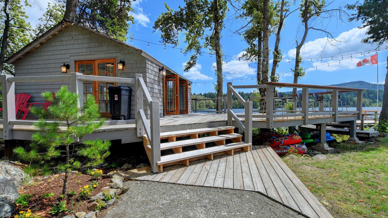 Photo of Patio Balcony in Shawnigan Lake