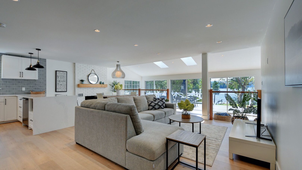 Photo of Livingroom in Shawnigan Lake