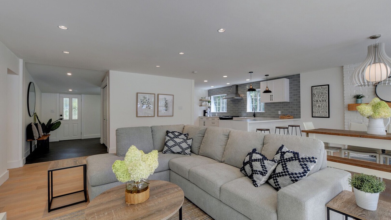 Photo of Livingroom in Shawnigan Lake