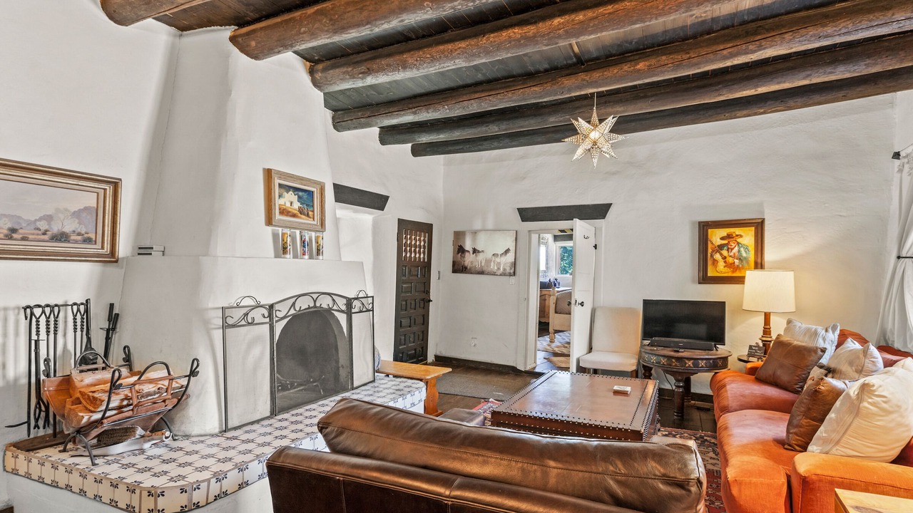 Photo of Livingroom in Taos