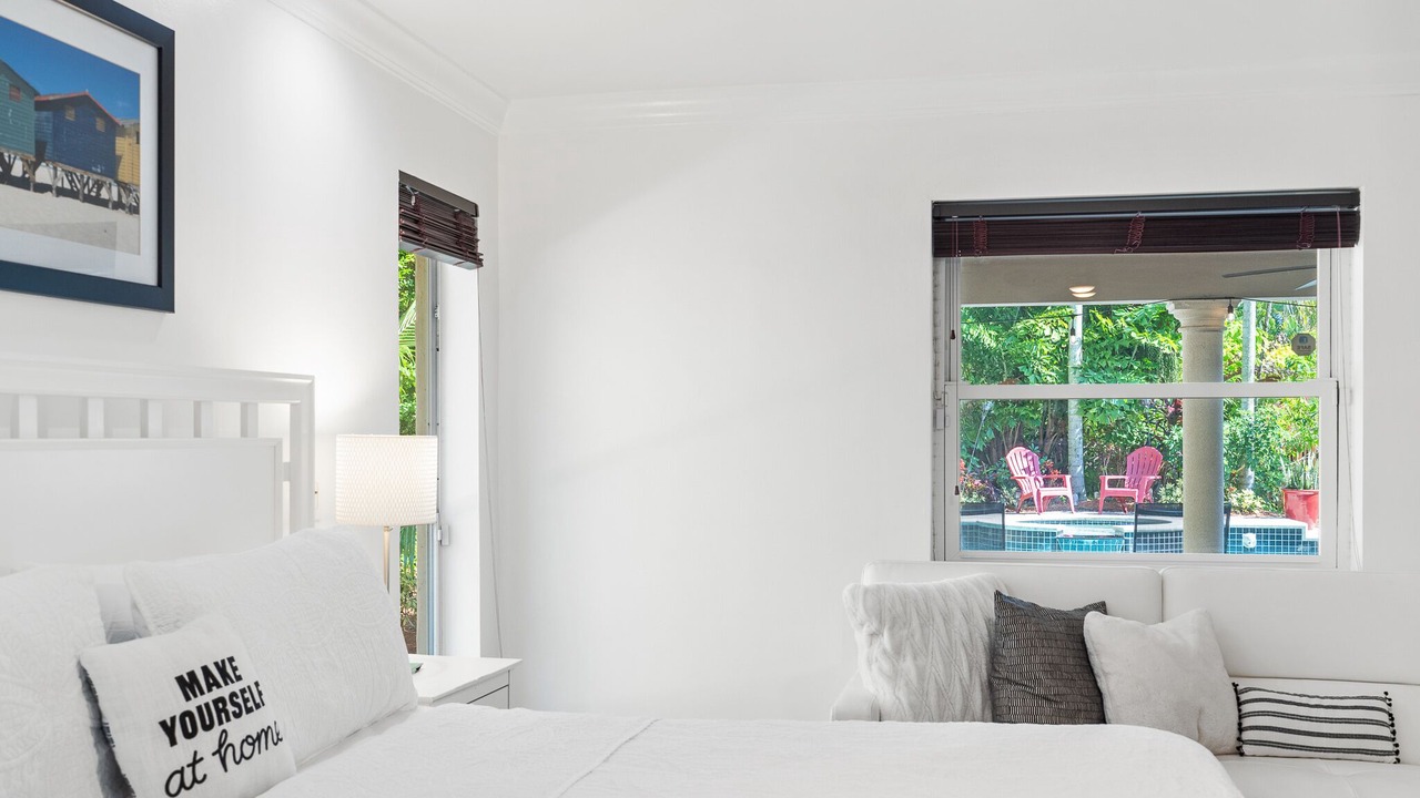 Photo of Bedroom in Hollywood Lakes