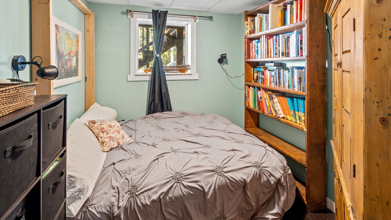 Photo of Bedroom in Shawnigan Lake