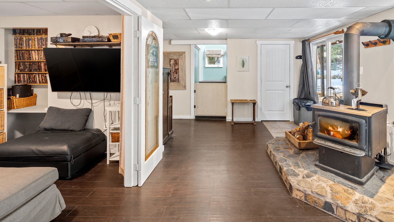 Photo of Livingroom in Shawnigan Lake