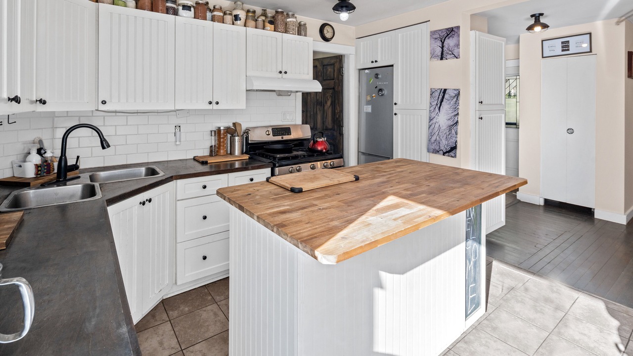 Photo of Kitchen in Shawnigan Lake