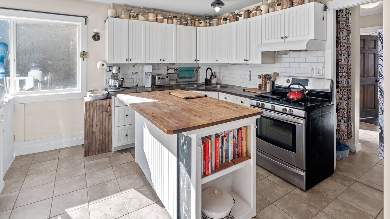 Photo of Kitchen in Shawnigan Lake