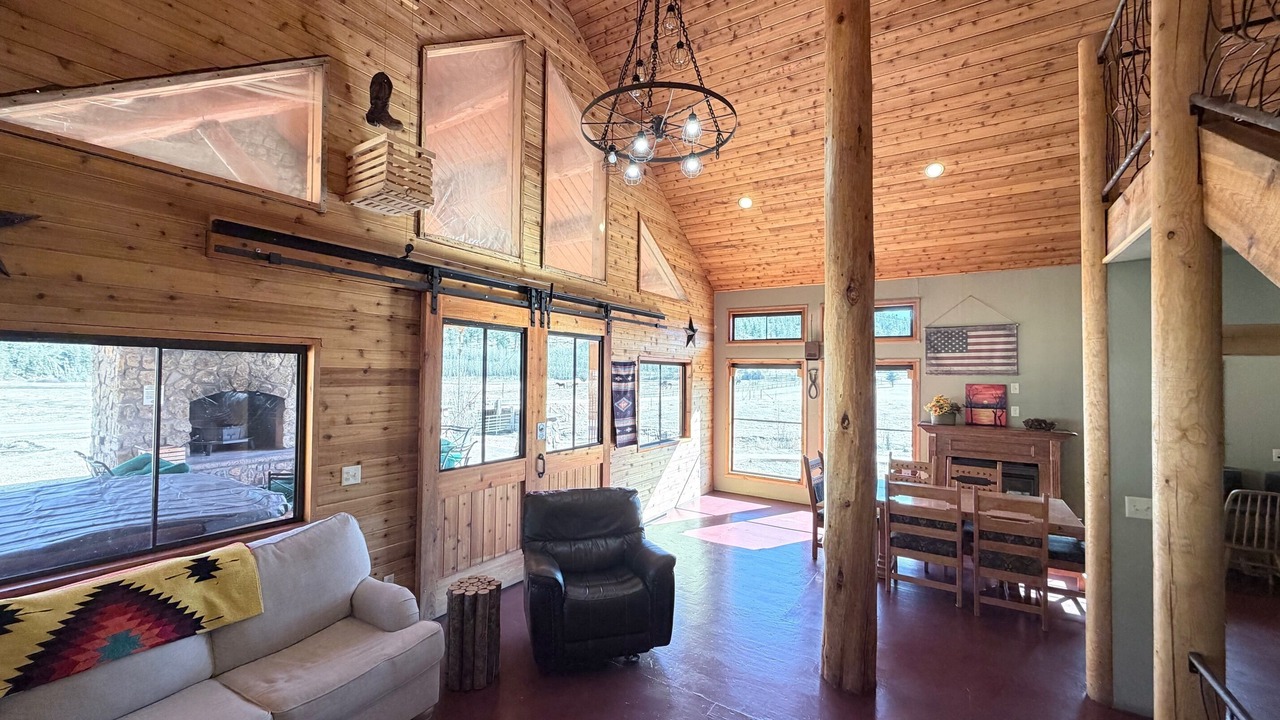 Photo of Livingroom in Hill City