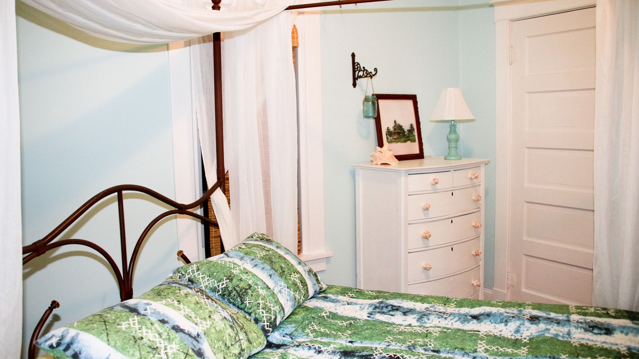 Photo of Bedroom in Parrot Cove