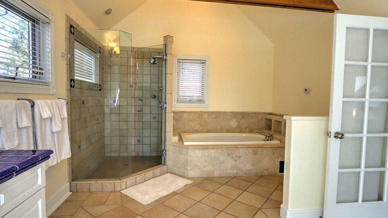 Photo of Bathroom in Basalt