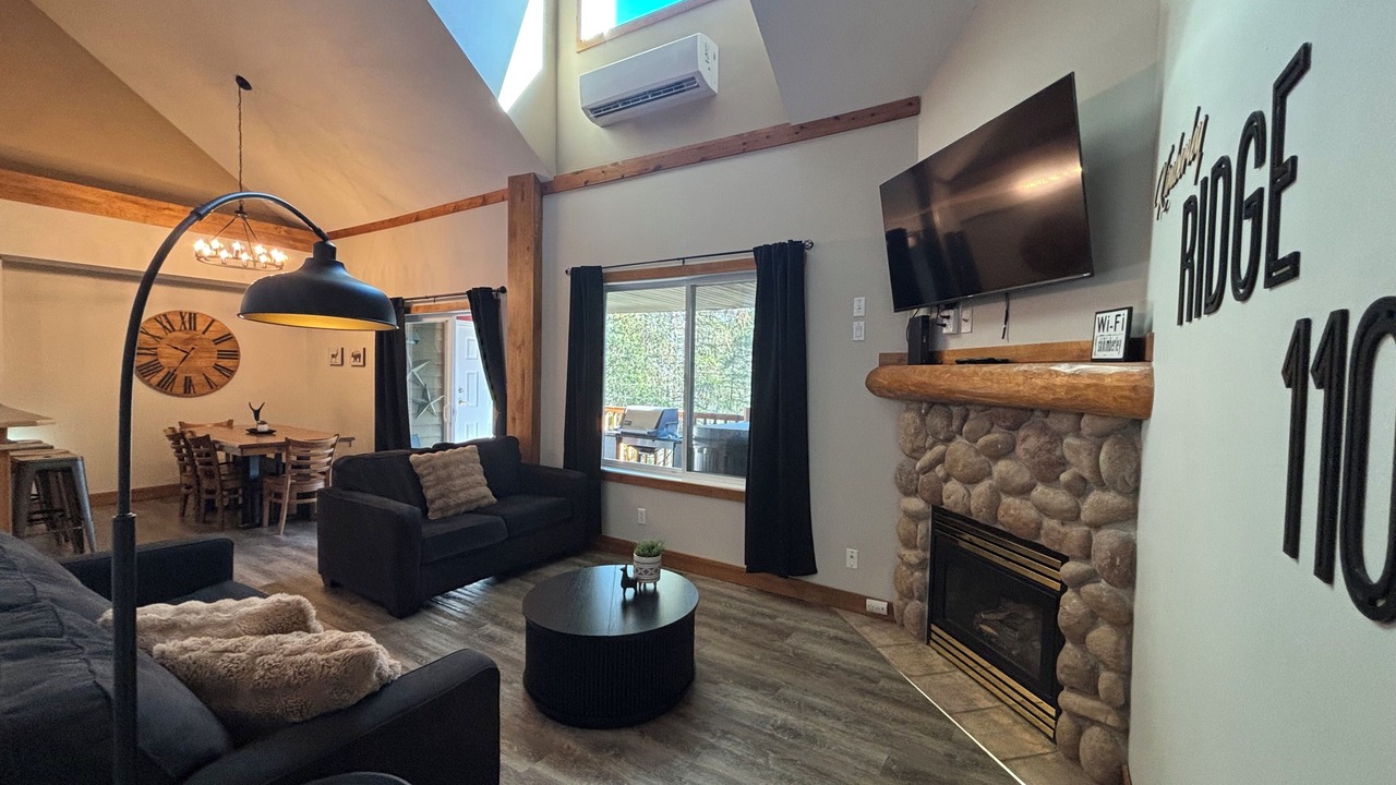 Photo of Livingroom in East Kootenay