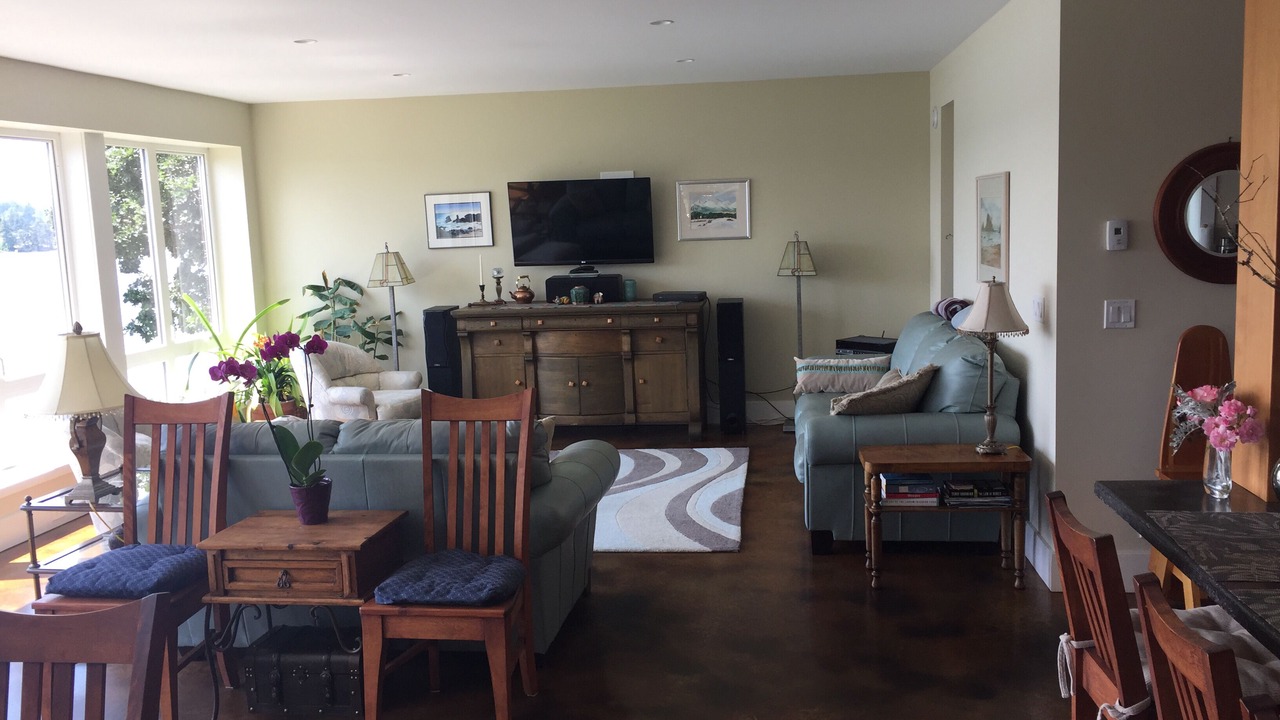 Photo of Livingroom in Saanich