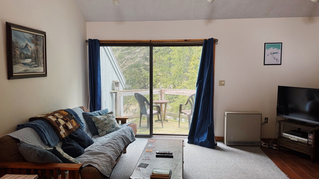 Photo of Livingroom in East Burke