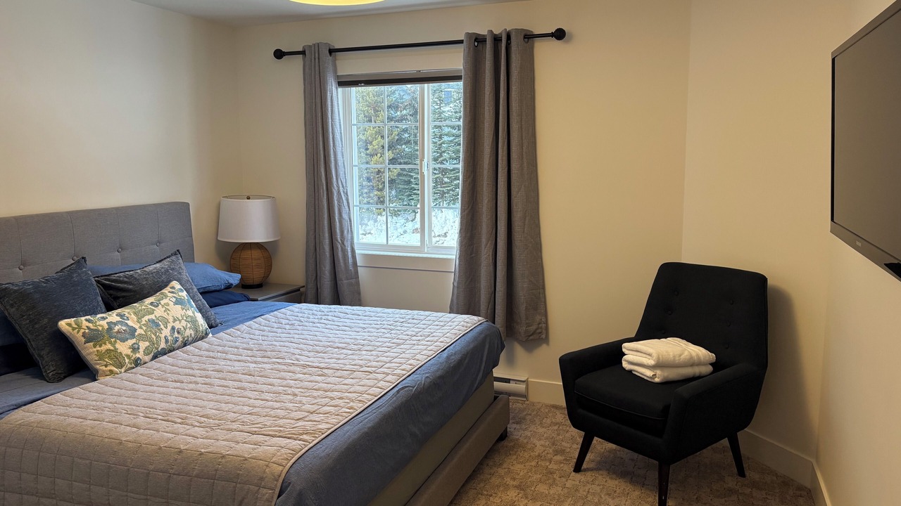 Photo of Bedroom in Snow Pine Estates