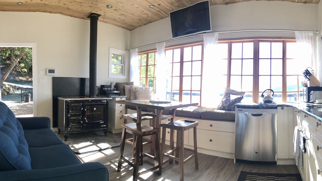 Photo of Livingroom in Mill Bay