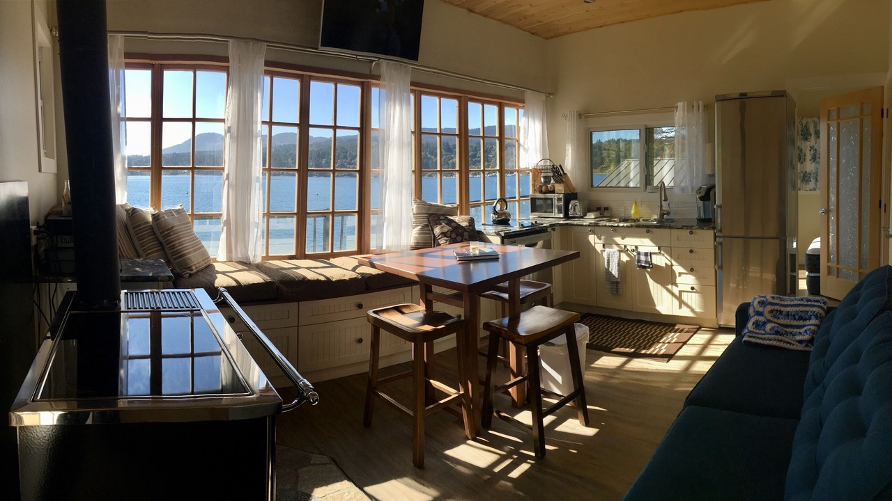 Photo of Livingroom in Mill Bay
