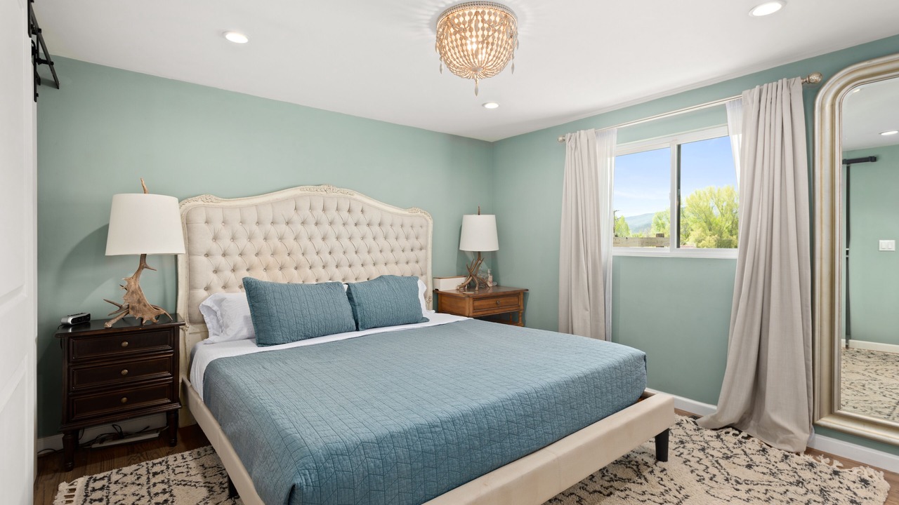 Photo of Bedroom in Basalt