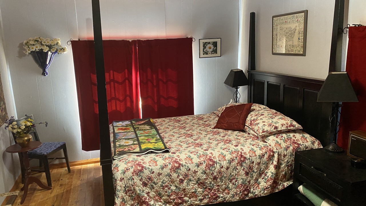 Photo of Bedroom in Jemez Springs