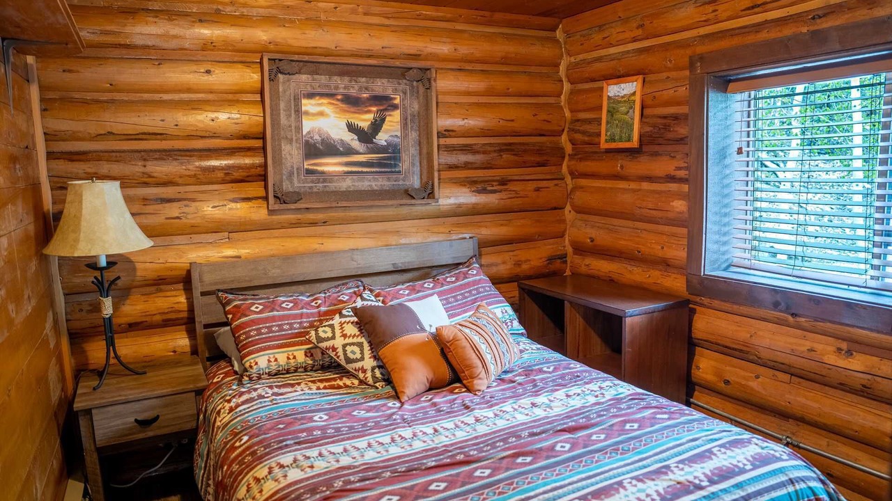 Photo of Bedroom in Lake City