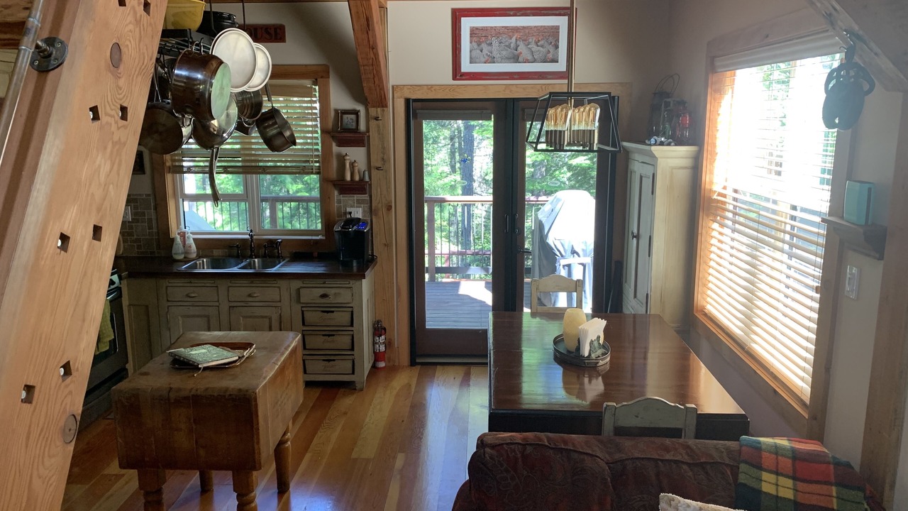 Photo of Livingroom in Shawnigan Lake